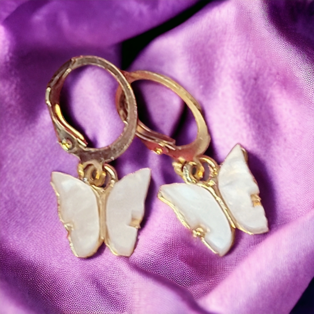 🛍️ 𝑾𝒉𝒊𝒕𝒆 & 𝑮𝒐𝒍𝒅 𝑩𝒖𝒕𝒕𝒆𝒓𝒇𝒍𝒚 𝑫𝒓𝒐𝒑 𝑬𝒂𝒓𝒓𝒊𝒏𝒈𝒔